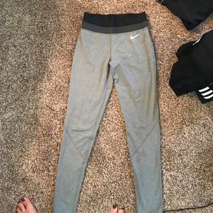 Never worn Nike pro leggings